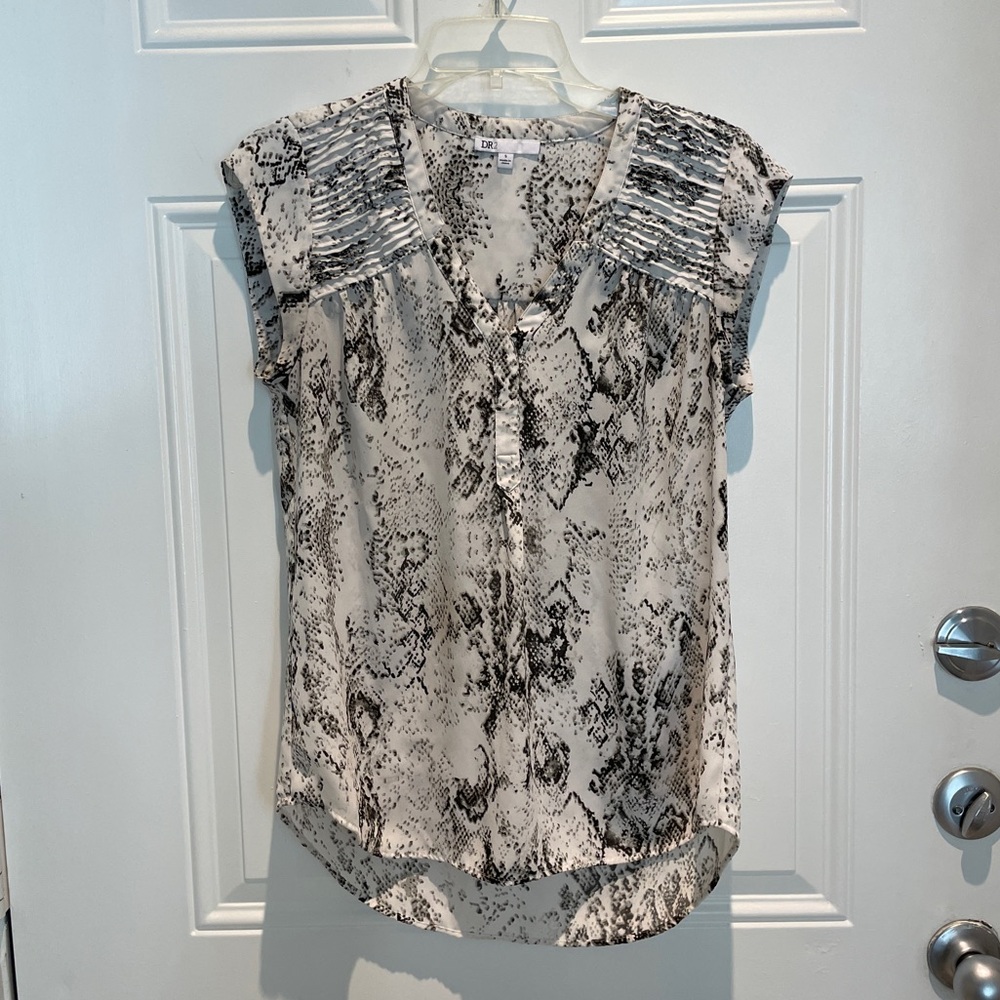 DR2 Snake Print White Black Gray High Low Cap Sleeve Sleeveless Top Size Small